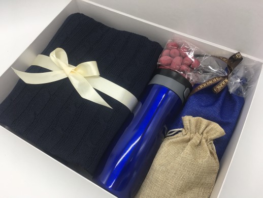 Подарочный набор чая с пледом и термокружкой "Элеганс"